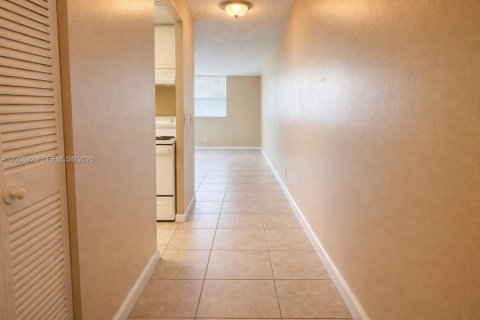 Condominio en venta en West Palm Beach, Florida, 1 dormitorio, 78.5 m2 № 2072506 - foto 2