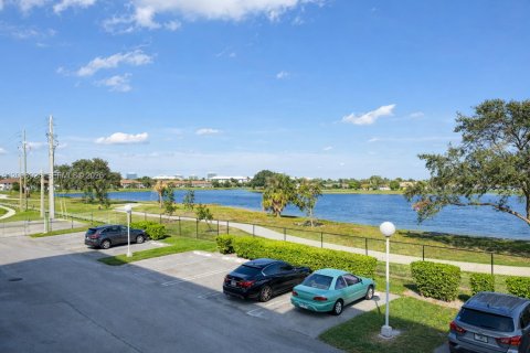 Condominio en venta en West Palm Beach, Florida, 1 dormitorio, 78.5 m2 № 2072506 - foto 11
