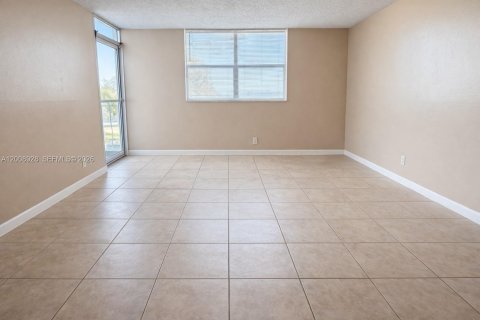 Condominio en venta en West Palm Beach, Florida, 1 dormitorio, 78.5 m2 № 2072506 - foto 4