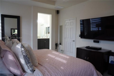 Touwnhouse à vendre à Hialeah, Floride: 3 chambres, 158.68 m2 № 2011024 - photo 8