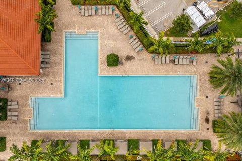 Adosado en venta en Hialeah, Florida, 3 dormitorios, 158.68 m2 № 2011024 - foto 30