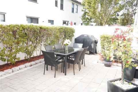 Touwnhouse à vendre à Hialeah, Floride: 3 chambres, 158.68 m2 № 2011024 - photo 5