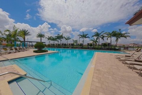 Touwnhouse à vendre à Hialeah, Floride: 3 chambres, 158.68 m2 № 2011024 - photo 21