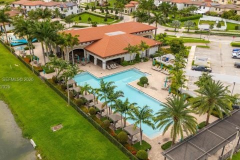 Touwnhouse à vendre à Hialeah, Floride: 3 chambres, 158.68 m2 № 2011024 - photo 28