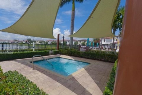 Touwnhouse à vendre à Hialeah, Floride: 3 chambres, 158.68 m2 № 2011024 - photo 19