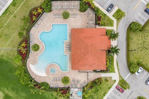 Touwnhouse à vendre à Hialeah, Floride: 3 chambres, 158.68 m2 № 2011024 - photo 18