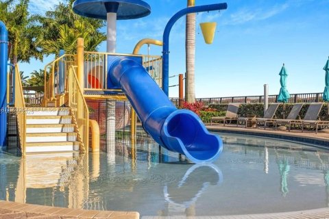 Touwnhouse à vendre à Hialeah, Floride: 3 chambres, 158.68 m2 № 2011024 - photo 25