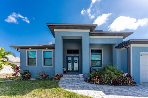 House in Rotonda, Florida 3 bedrooms, 205.31 sq.m. № 2120316