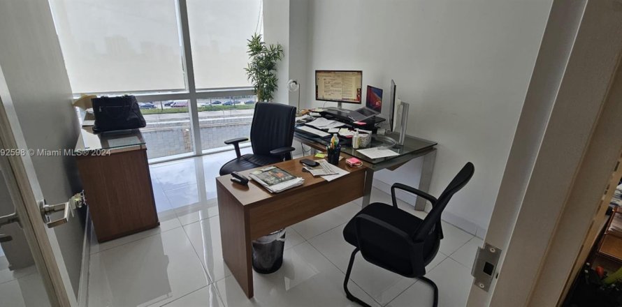 Bureau à Aventura, Floride № 1183212