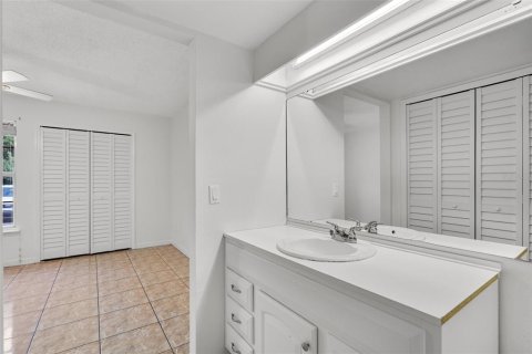 Townhouse in Casselberry, Florida 2 bedrooms, 108.32 sq.m. № 1912758 - photo 28