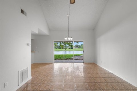 Townhouse in Casselberry, Florida 2 bedrooms, 108.32 sq.m. № 1912758 - photo 6