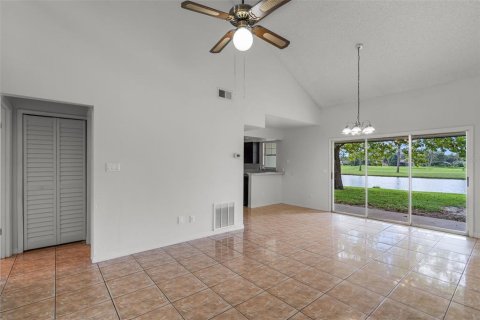 Townhouse in Casselberry, Florida 2 bedrooms, 108.32 sq.m. № 1912758 - photo 7