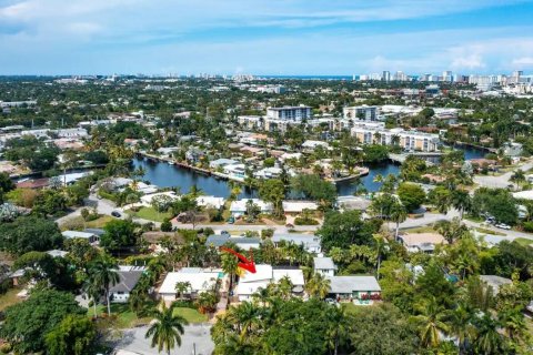 Villa ou maison à louer à Fort Lauderdale, Floride: 4 chambres, 237.74 m2 № 735342 - photo 1