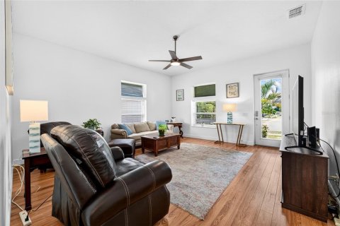 House in Dunedin, Florida 3 bedrooms, 141.21 sq.m. № 2195584 - photo 14