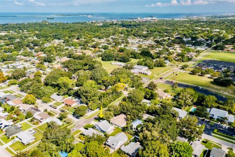 House in Dunedin, Florida 3 bedrooms, 141.21 sq.m. № 2195584 - photo 7