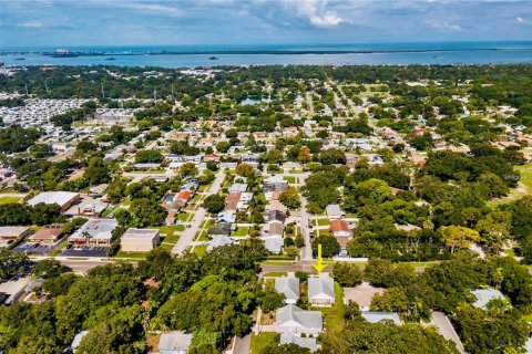 House in Dunedin, Florida 3 bedrooms, 141.21 sq.m. № 2195584 - photo 3