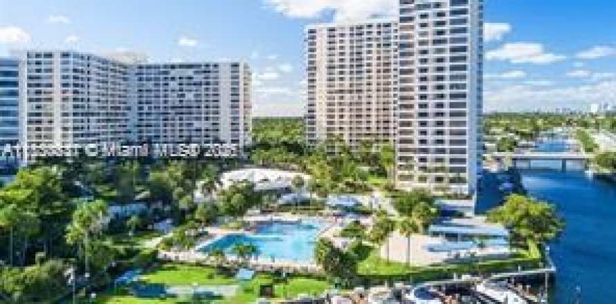 Condominio en Hallandale Beach, Florida, 2 dormitorios № 1807827