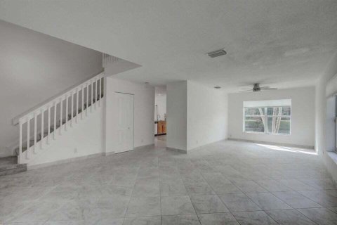 Villa ou maison à louer à Boca Raton, Floride: 4 chambres, 179.02 m2 № 2147365 - photo 8