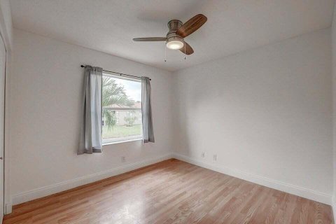 Villa ou maison à louer à Boca Raton, Floride: 4 chambres, 179.02 m2 № 2147365 - photo 12