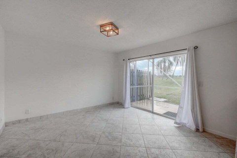 Villa ou maison à louer à Boca Raton, Floride: 4 chambres, 179.02 m2 № 2147365 - photo 11