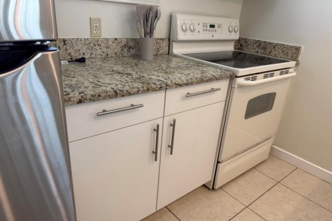 Townhouse in Palm Beach Gardens, Florida 2 bedrooms, 105.44 sq.m. № 2087049 - photo 11