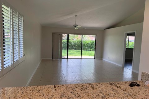 Townhouse in Palm Beach Gardens, Florida 2 bedrooms, 105.44 sq.m. № 2087049 - photo 3