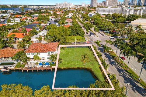 House in North Miami Beach, Florida 5 bedrooms, 557.88 sq.m. № 1867625 - photo 12