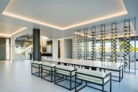 House in North Miami Beach, Florida 5 bedrooms, 557.88 sq.m. № 1867625 - photo 4