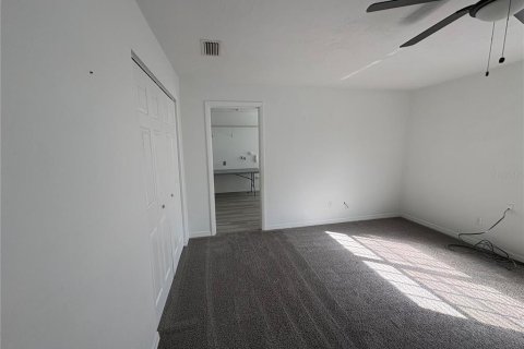 House in Bronson, Florida 5 bedrooms, 297.66 sq.m. № 1642977 - photo 21