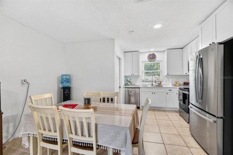 House in Saint Petersburg, Florida 3 bedrooms, 92.81 sq.m. № 1858240 - photo 5