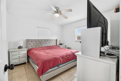 House in Saint Petersburg, Florida 3 bedrooms, 92.81 sq.m. № 1858240 - photo 14