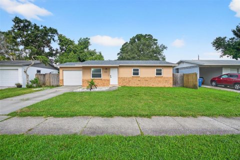 House in Saint Petersburg, Florida 3 bedrooms, 92.81 sq.m. № 1858240 - photo 27