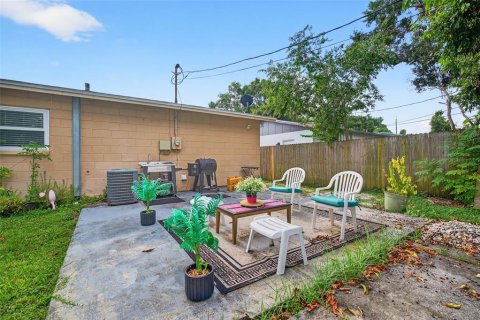 House in Saint Petersburg, Florida 3 bedrooms, 92.81 sq.m. № 1858240 - photo 25