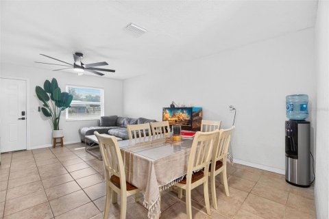House in Saint Petersburg, Florida 3 bedrooms, 92.81 sq.m. № 1858240 - photo 6