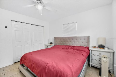 House in Saint Petersburg, Florida 3 bedrooms, 92.81 sq.m. № 1858240 - photo 17