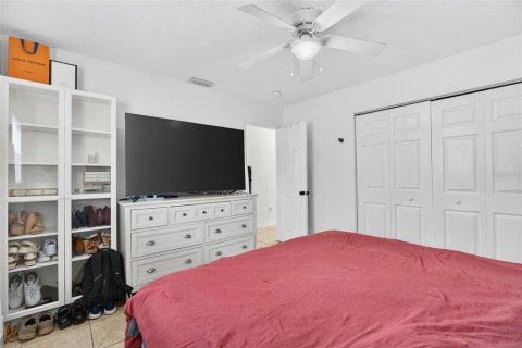 House in Saint Petersburg, Florida 3 bedrooms, 92.81 sq.m. № 1858240 - photo 16