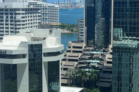 Condominio en venta en Miami, Florida, 1 dormitorio, 67.91 m2 № 2013674 - foto 11