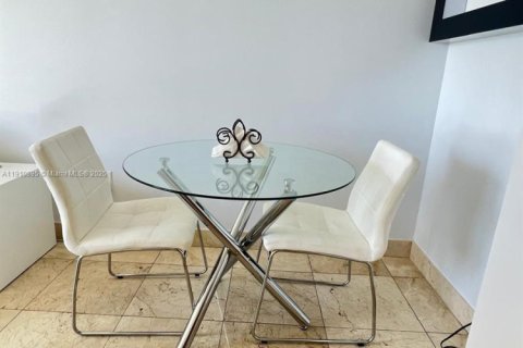 Condominio en venta en Miami, Florida, 1 dormitorio, 67.91 m2 № 2013674 - foto 3