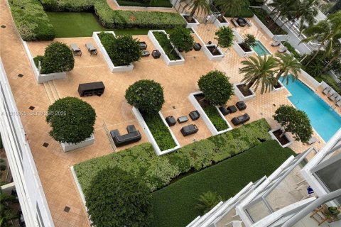 Condo in Miami, Florida, 1 bedroom  № 2013674 - photo 23
