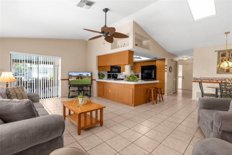 House in Spring Hill, Florida 3 bedrooms, 180.97 sq.m. № 1918022 - photo 12