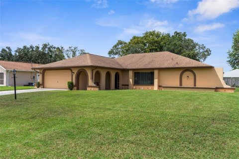 House in Spring Hill, Florida 3 bedrooms, 180.97 sq.m. № 1918022 - photo 1