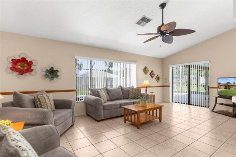 House in Spring Hill, Florida 3 bedrooms, 180.97 sq.m. № 1918022 - photo 10