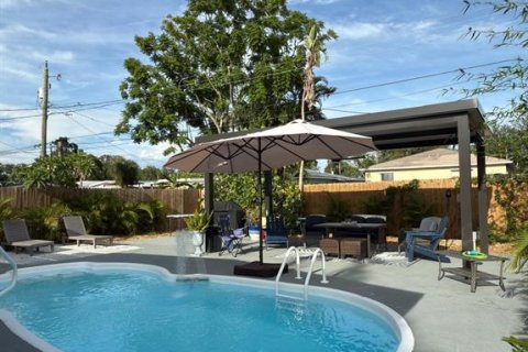 Villa ou maison à louer à Saint Petersburg, Floride: 3 chambres, 81.2 m2 № 1912455 - photo 2