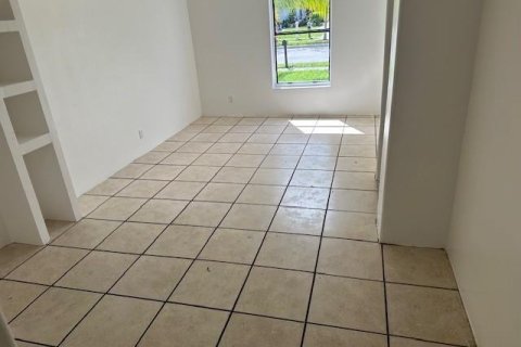 House in North Lauderdale, Florida 3 bedrooms, 167.22 sq.m. № 2392074 - photo 4