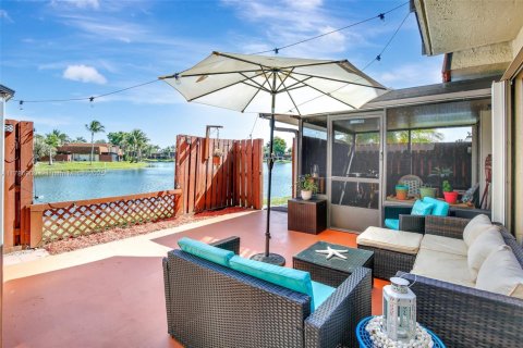 Touwnhouse à vendre à Davie, Floride: 3 chambres, 153.66 m2 № 1938814 - photo 1