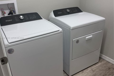 Купить виллу или дом в Уинтер-Хейвен, Флорида 4 спальни, № 2046426 - фото 2