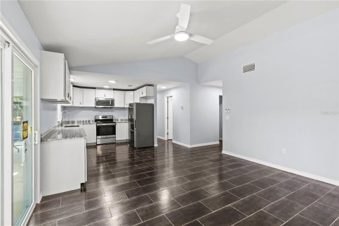 Villa ou maison à vendre à Sarasota, Floride: 3 chambres, 119.1 m2 № 2339447 - photo 17