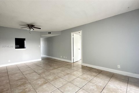 Copropriété à louer à Tamarac, Floride: 1 chambre, 69.68 m2 № 1991230 - photo 4