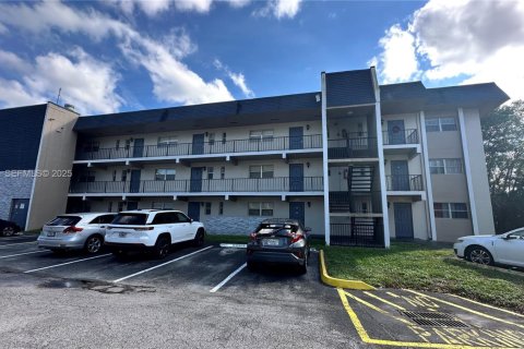 Copropriété à louer à Tamarac, Floride: 1 chambre, 69.68 m2 № 1991230 - photo 1