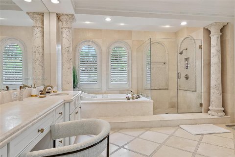 House in Palm Beach, Florida 4 bedrooms, 389.73 sq.m. № 1892142 - photo 12